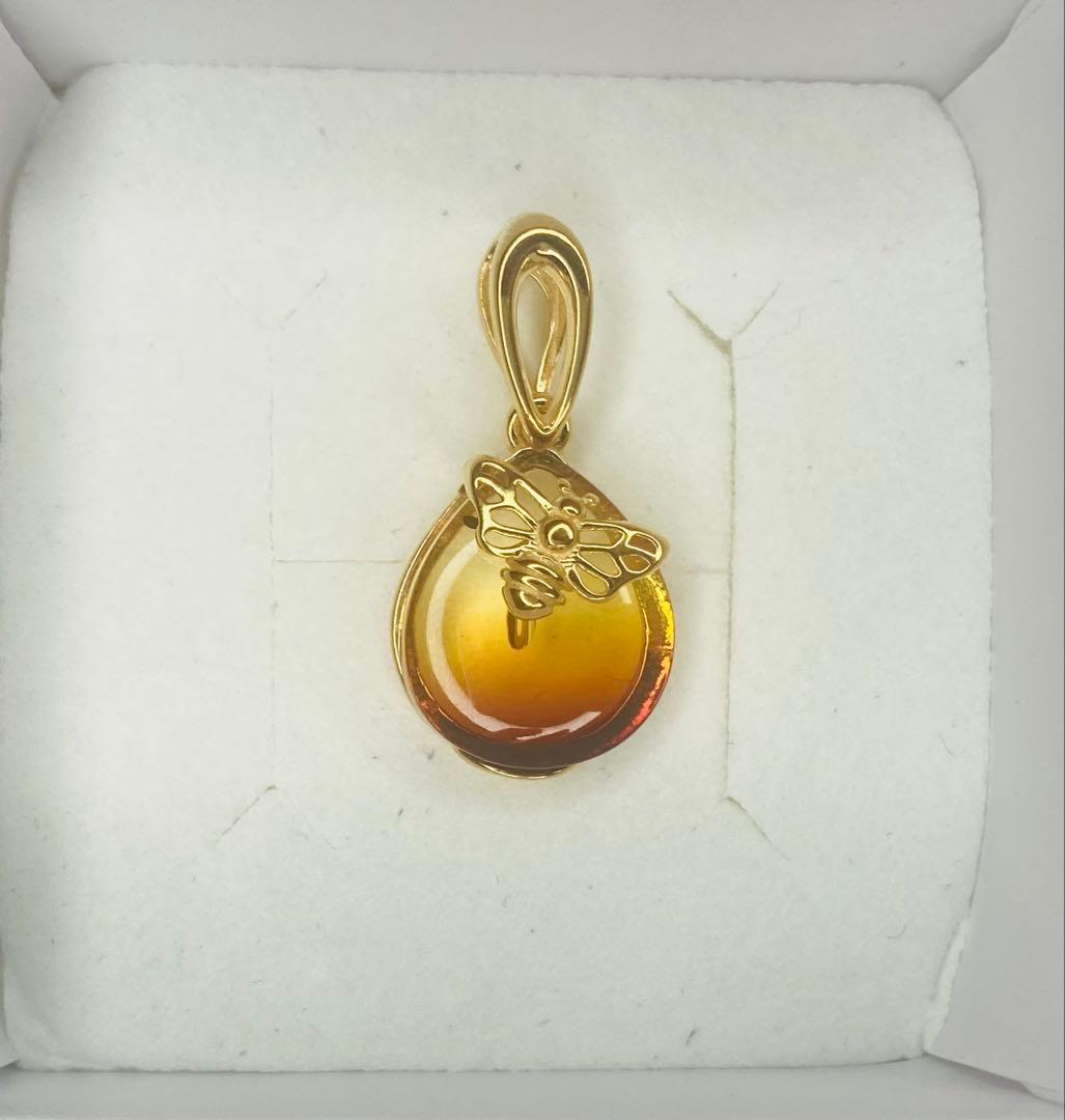 【新品】S&A ペンダントトップ 蜂　サンライズ　万博・ポーランド館　琥珀