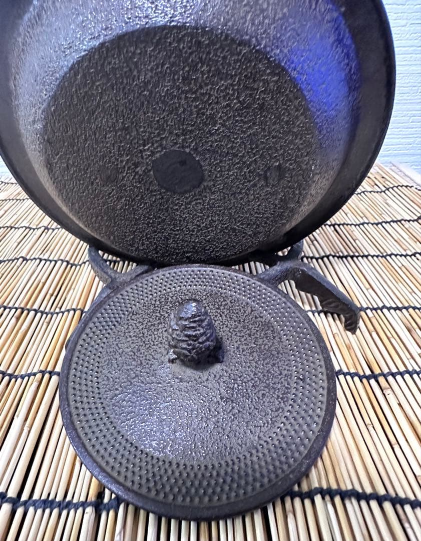 未使用品、タグ付　南部三厳堂造　２０型アラレ　南部鉄瓶　南部鉄器　調理器具