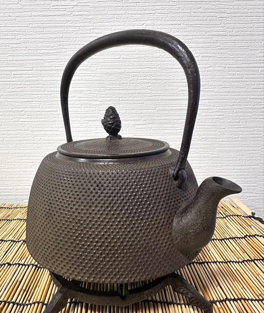 未使用品、タグ付　南部三厳堂造　２０型アラレ　南部鉄瓶　南部鉄器　調理器具