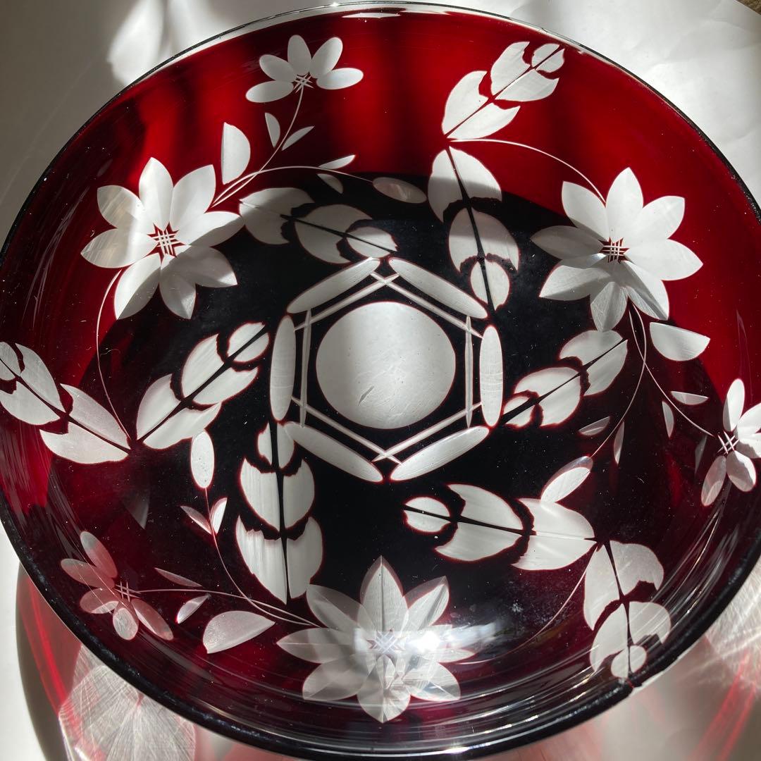 アンティーク赤色切子ガラス花模様