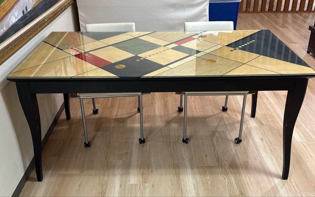 高級感　幾何学模様　ガラステーブル