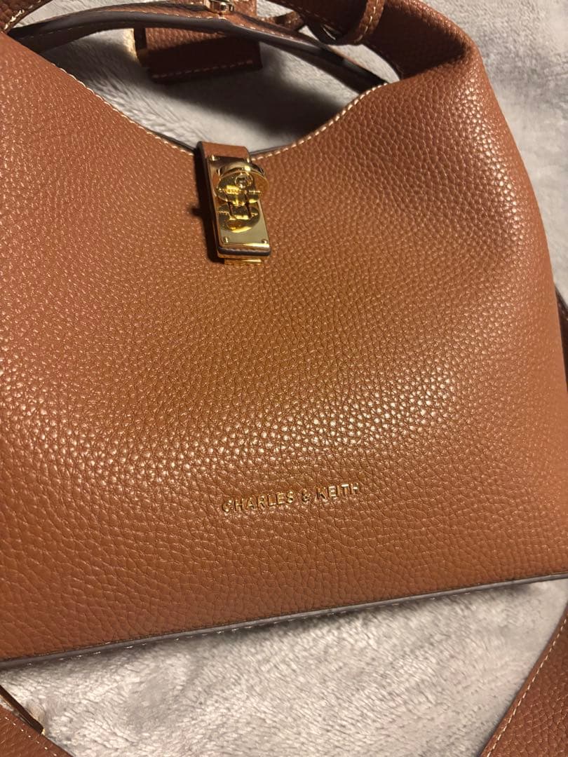 美品 CHARLES & KEITH チャンス バケットバッグ チョコレート 茶