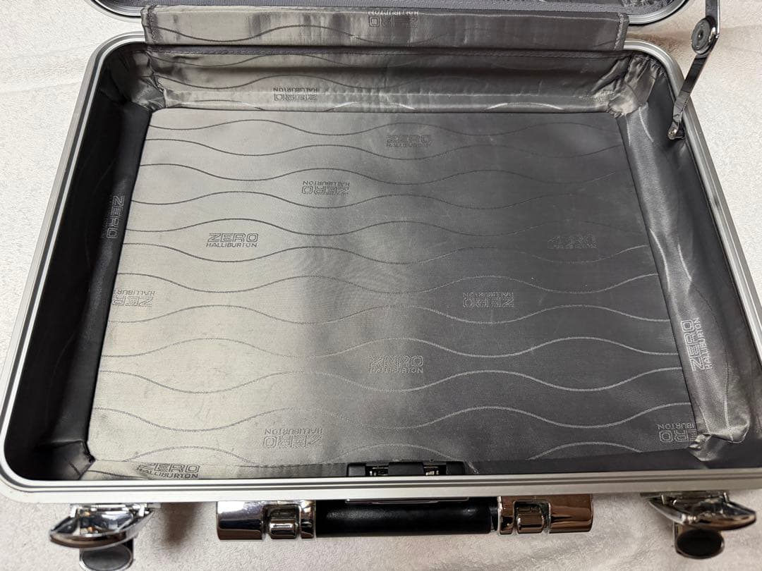 【最終価格・美品】ゼロハリバートンアタッシュケース