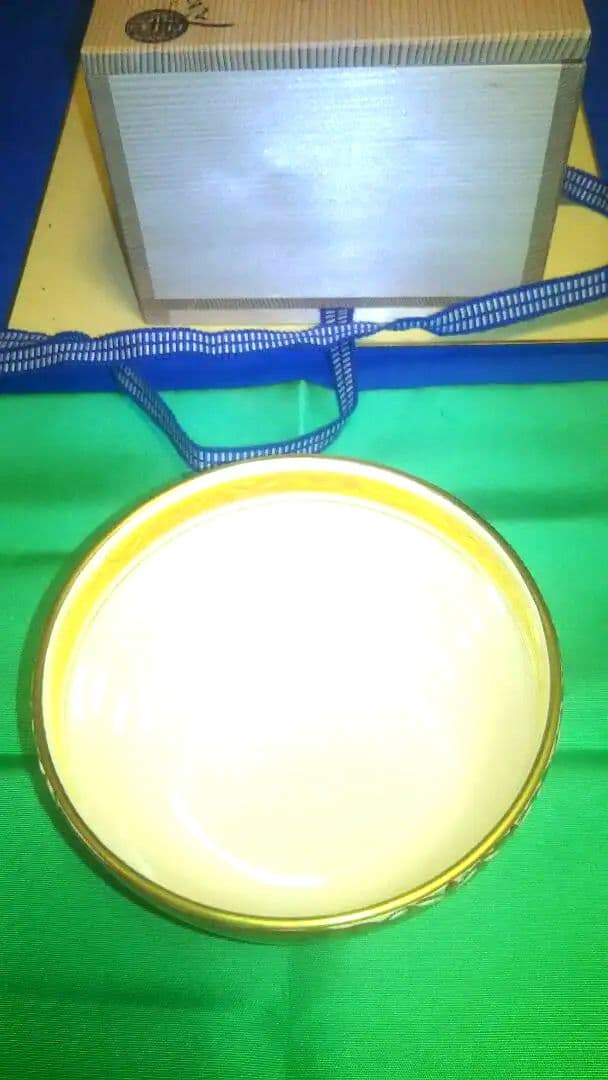 茶碗、色絵四季草花、橋本永豊作。