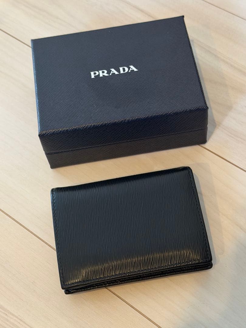 プラダ　レザー　二つ折り　バイカラー