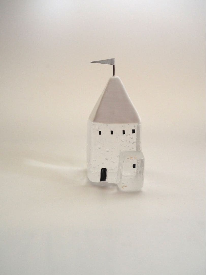 Mellow glass白いガラス製の家型オブジェ