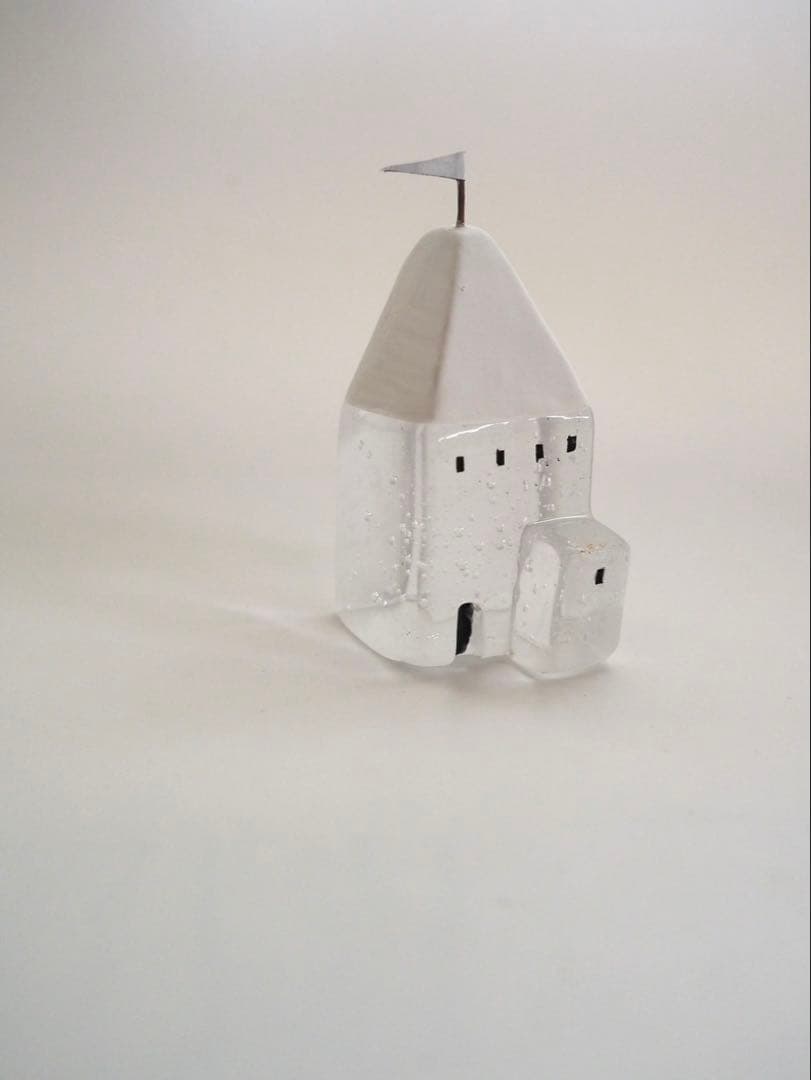 Mellow glass白いガラス製の家型オブジェ