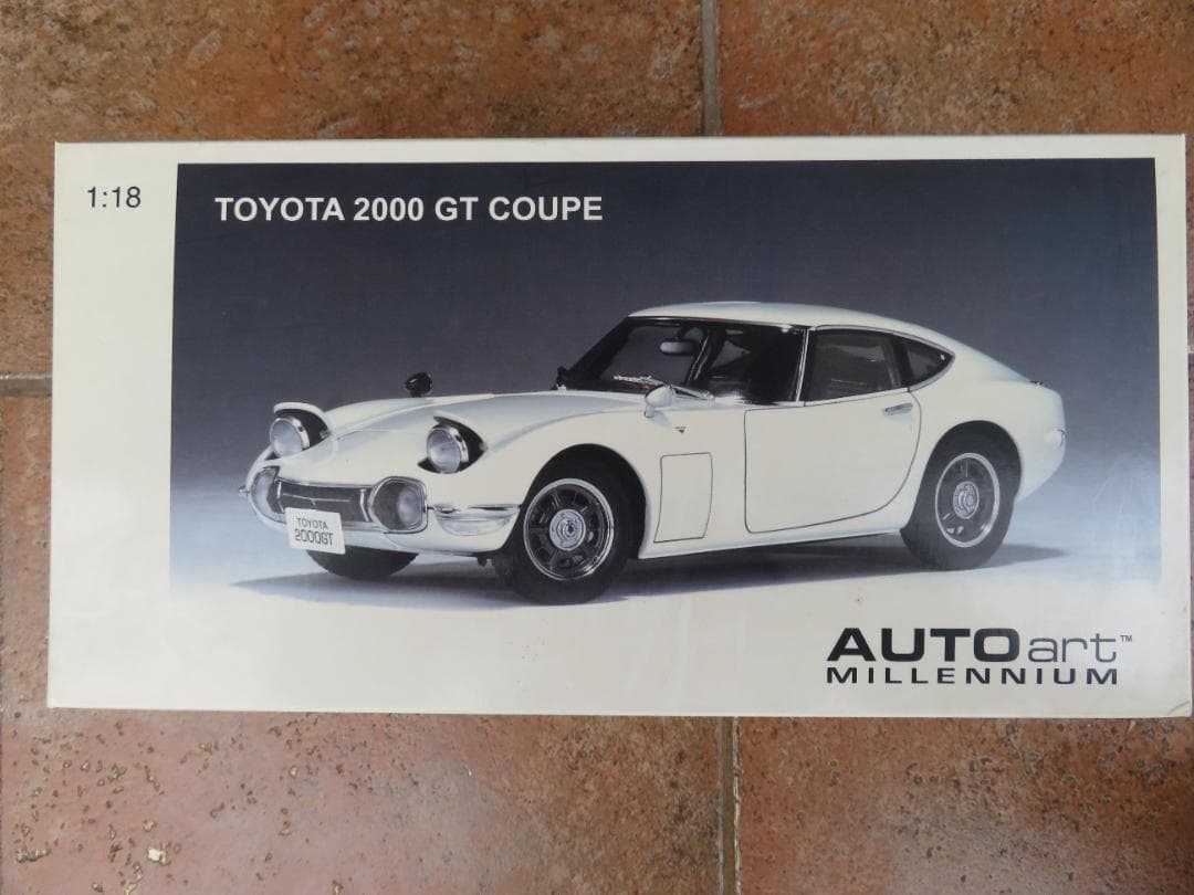 オートアート　1/18　トヨタ2000GT