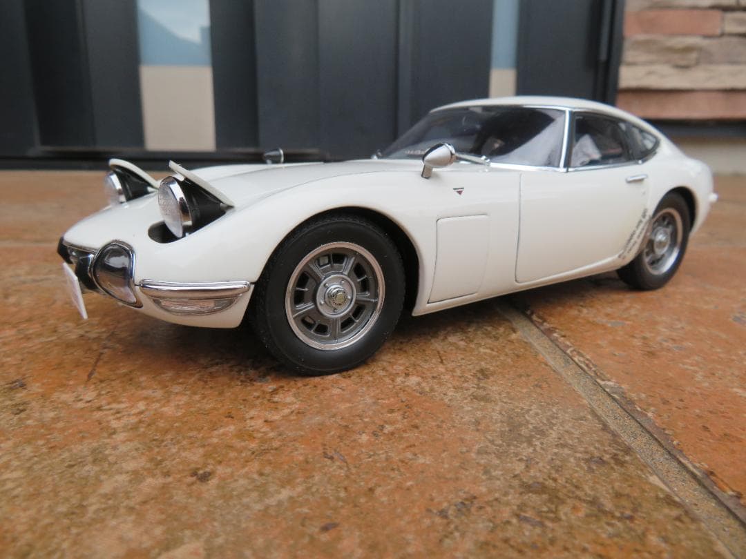 オートアート　1/18　トヨタ2000GT