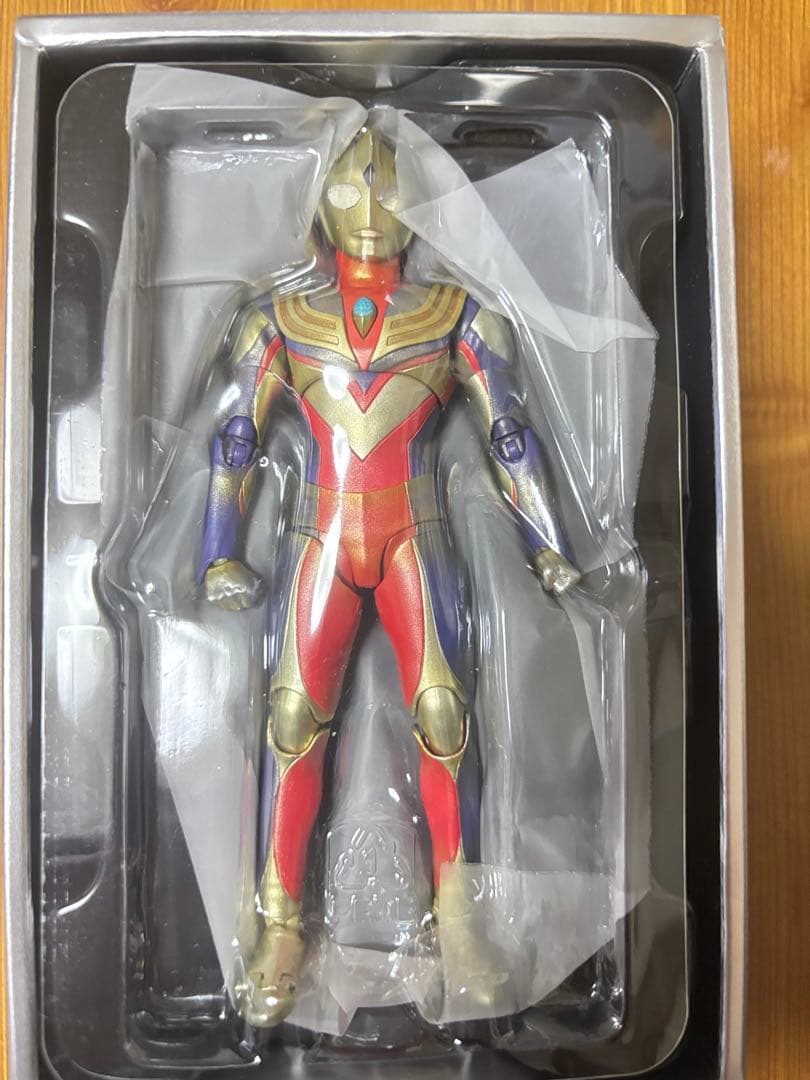 わ*び様 真骨彫ウルトラマンティガ