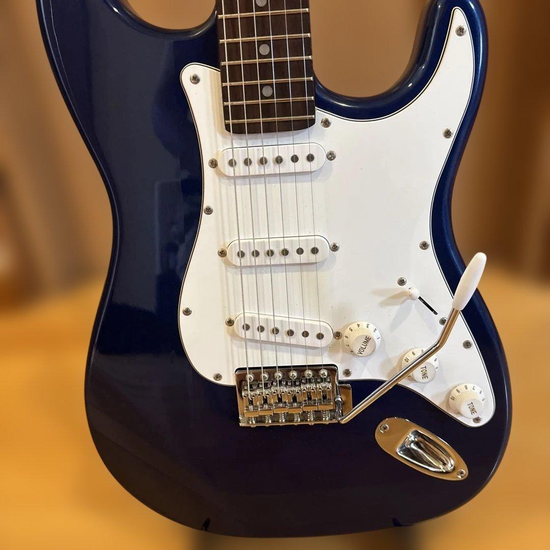 Legend ストラトキャスタータイプ（SSS） アーム付 新品弦張替済