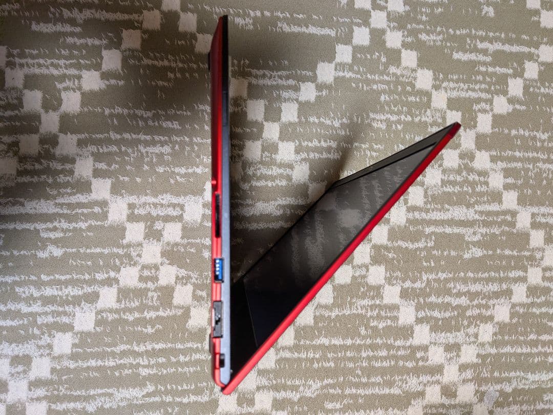 富士通 LIFEBOOK UH90/B3 レッド