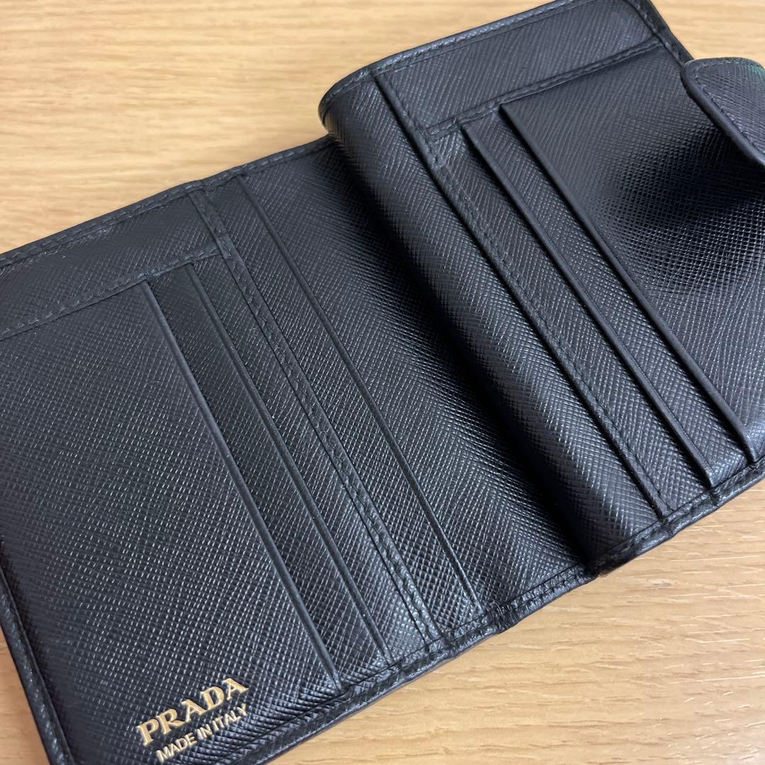プラダ　二つ折り財布　ブラック