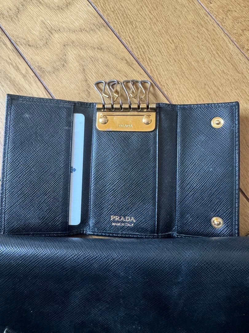 PRADA サフィアーノ TRIANG NERO ブラックキーケース
