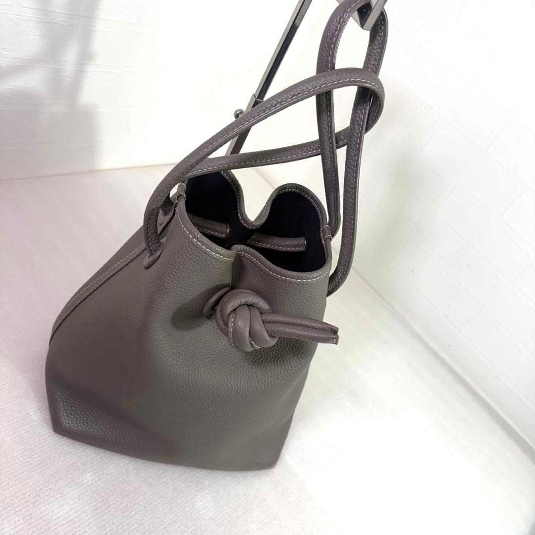 美品　ヴァジック ショルダーバッグ　ボンド グレー　レザー　ハンドバッグ