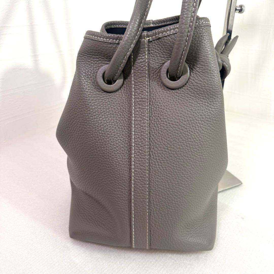 美品　ヴァジック ショルダーバッグ　ボンド グレー　レザー　ハンドバッグ