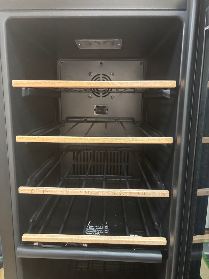 さくら製作所のワインセラー「FURNIELSAB-90G(PB)」　ブラック