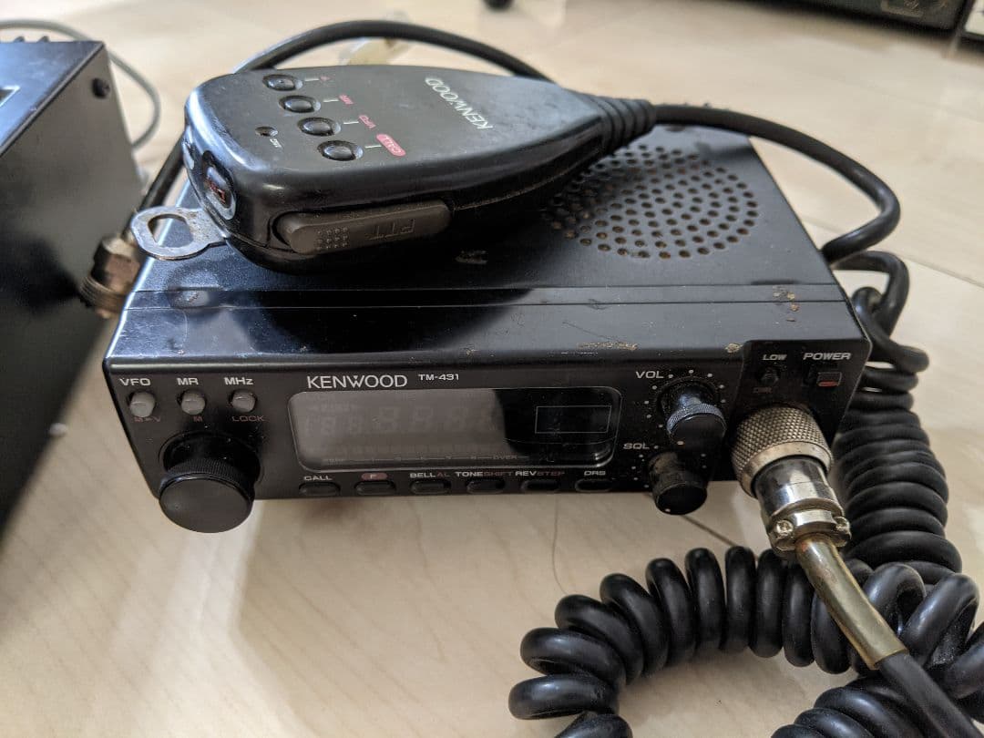 アマチュア無線機とコンバータセット
