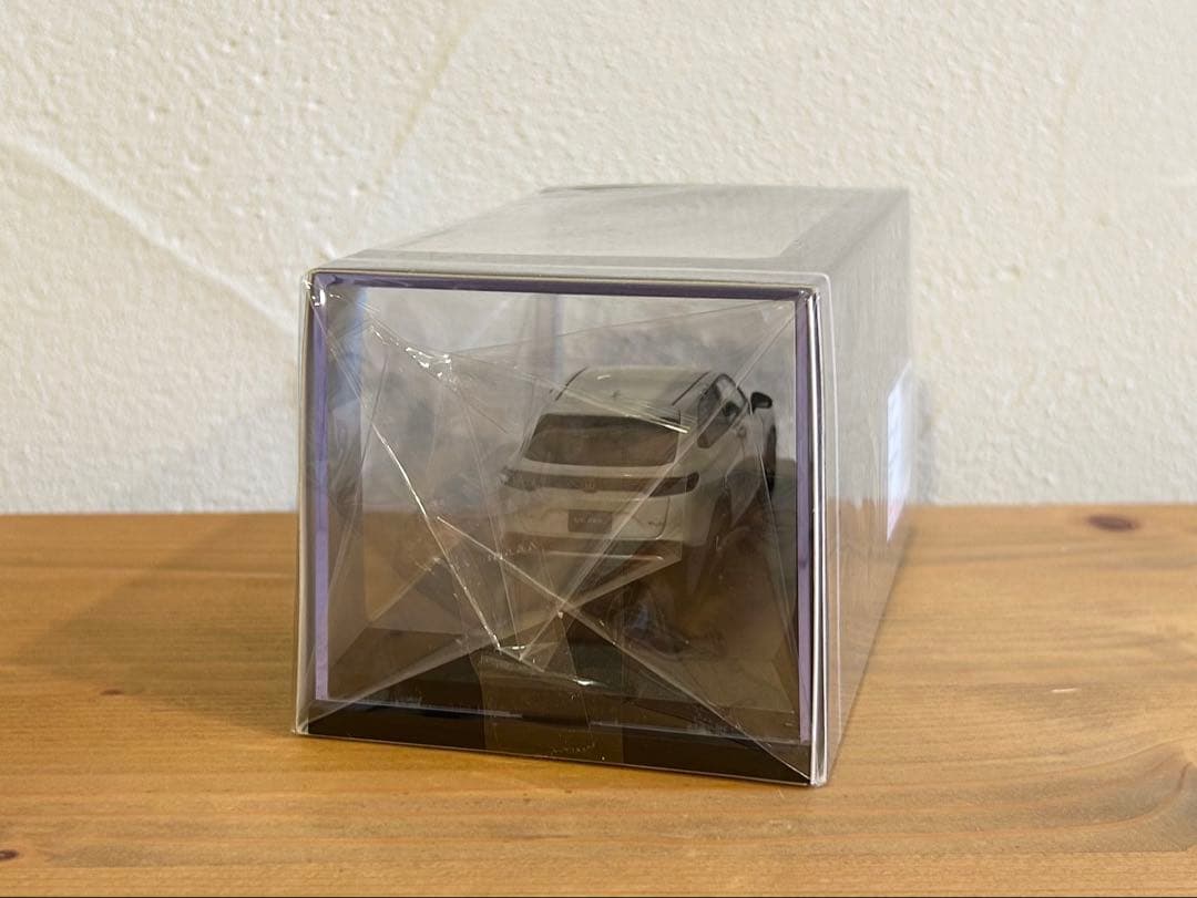 ホンダ ヴェゼル 1/43 プラチナホワイト ミニカー HJ431002SW