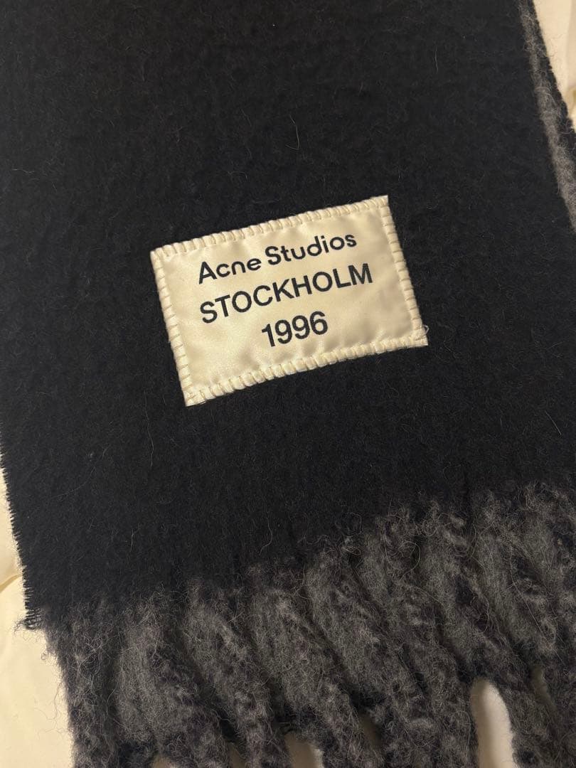 Acne Studiosマフラー