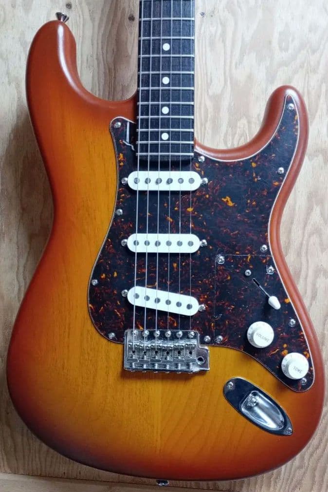 ストラトキャスター タイプ アルダー ラッカー3.33kg カスタムオーダー