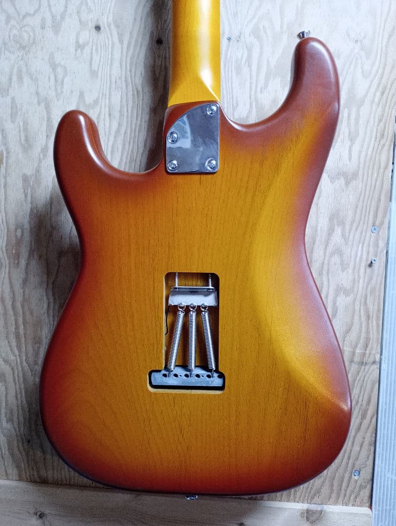 ストラトキャスター タイプ アルダー ラッカー3.33kg カスタムオーダー