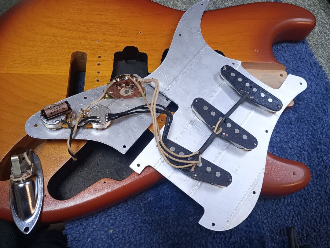 ストラトキャスター タイプ アルダー ラッカー3.33kg カスタムオーダー