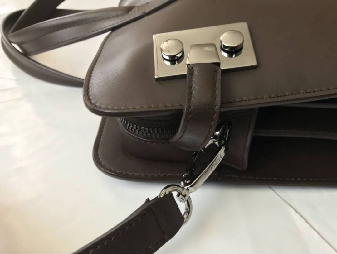極美品★FURLA(フルラ)ブリーフケース★正規品101,200円(イタリア製)