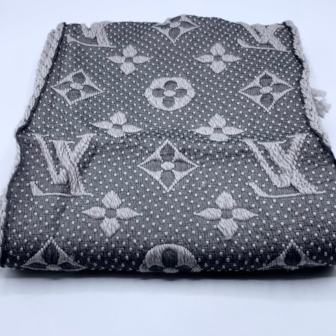 【美品】ルイヴィトン　マフラー　エシャルプロゴマニア　グレー　LVロゴ