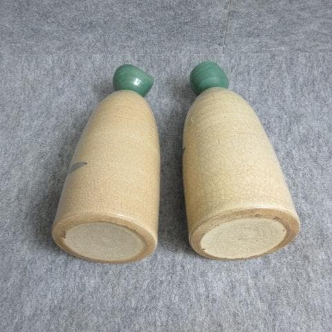 信楽焼大津絵藤娘と鬼の寒念仏図徳利一対 [B28015