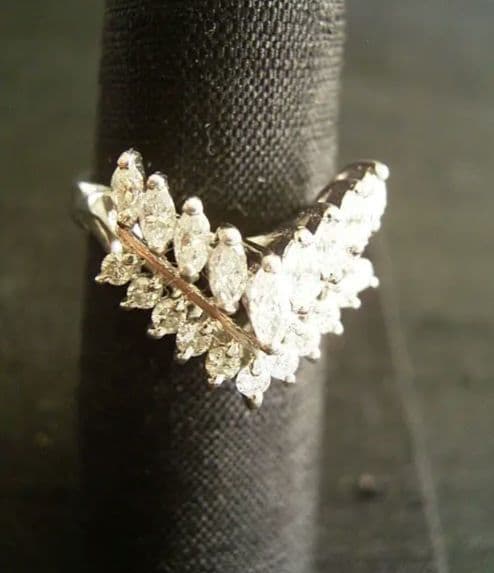 ヴィンテージプラチナ９００天然ダイヤモンドⅤ字リングダイヤ0.47ct0.25c