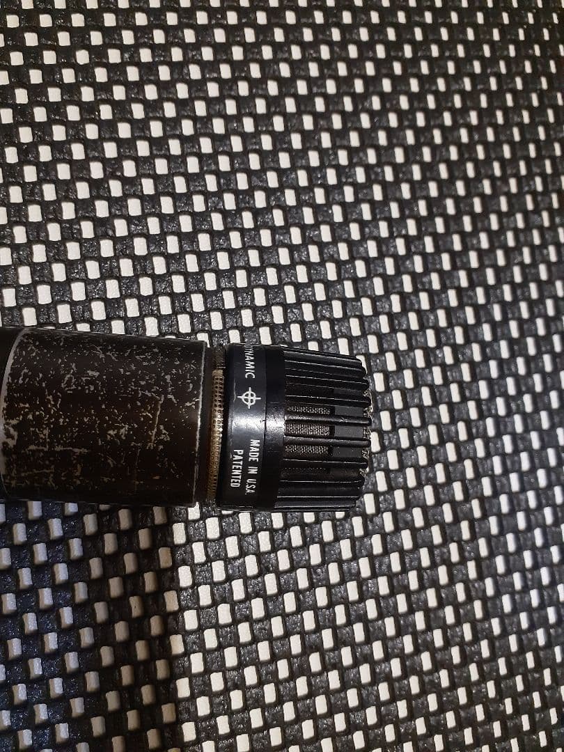 SHURE SM57 ビンテージUSA製　Unidyne 網部分に少しへこみ。