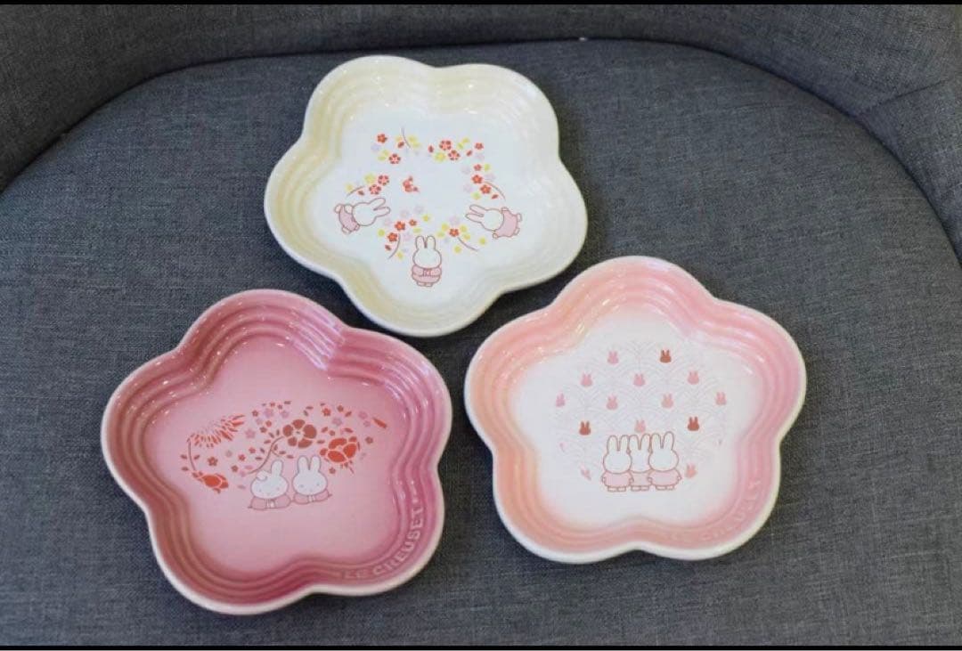 新品ル・クルーゼ ミッフィー マグカップと花型プレートセット