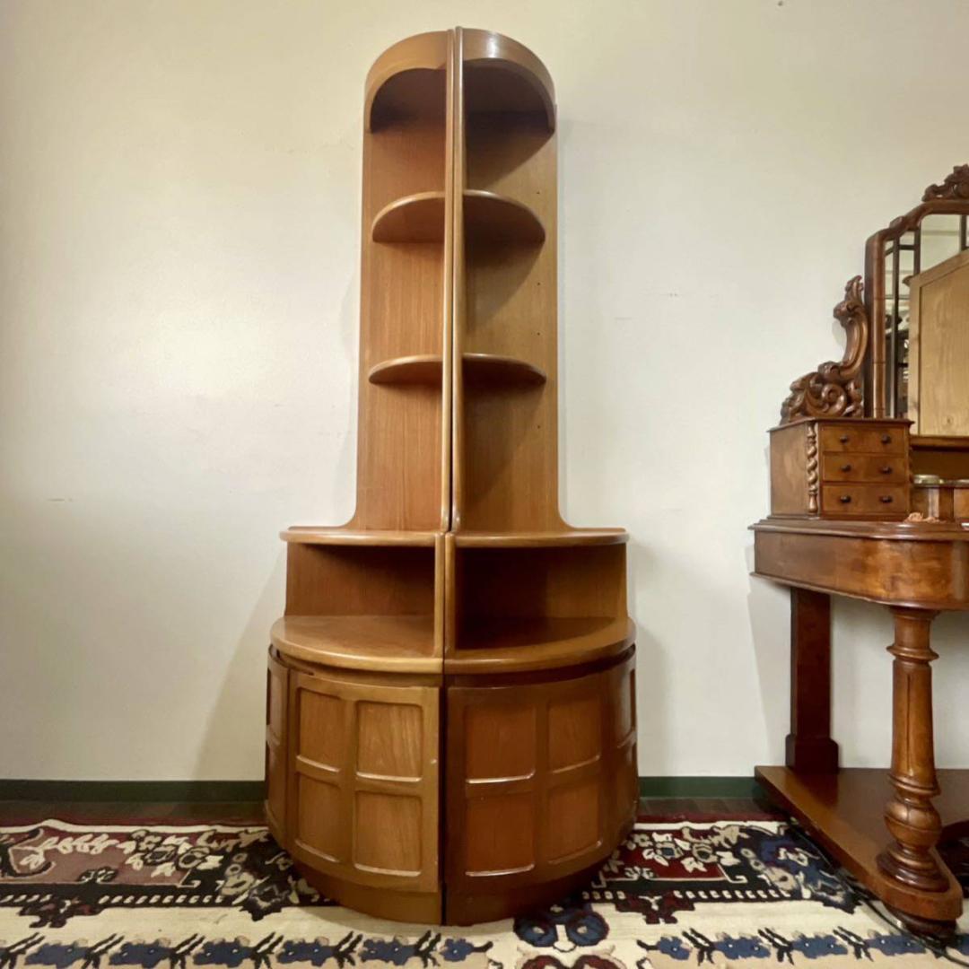 r1008 イギリスビンテージ ユニークな形が個性的なコーナーキャビネット 1点