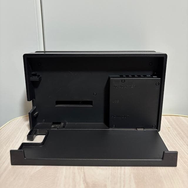 ★ジョイコンハンドルつき！『Nintendo Switch』本体（動作確認済み）