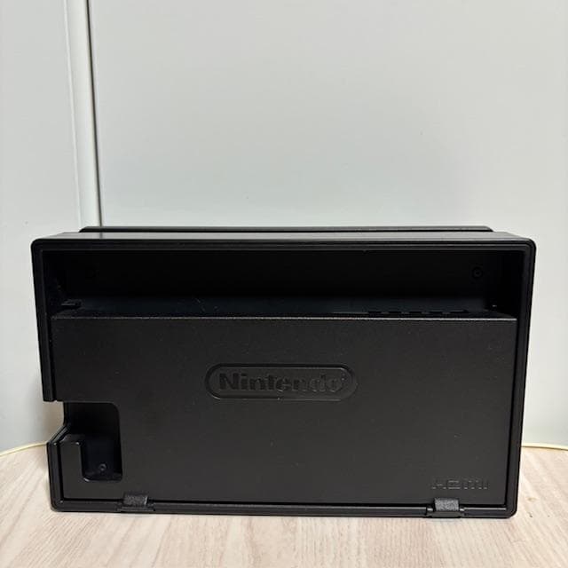★ジョイコンハンドルつき！『Nintendo Switch』本体（動作確認済み）