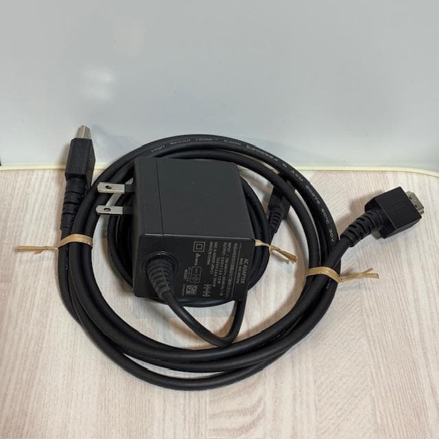 ★ジョイコンハンドルつき！『Nintendo Switch』本体（動作確認済み）