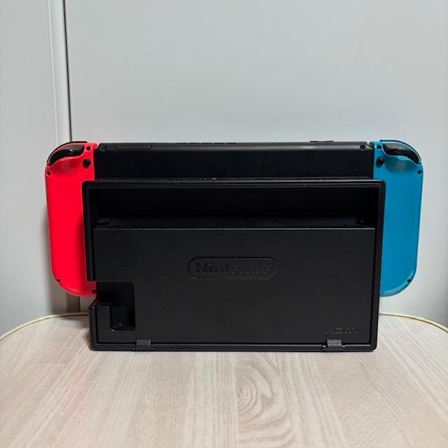 ★ジョイコンハンドルつき！『Nintendo Switch』本体（動作確認済み）