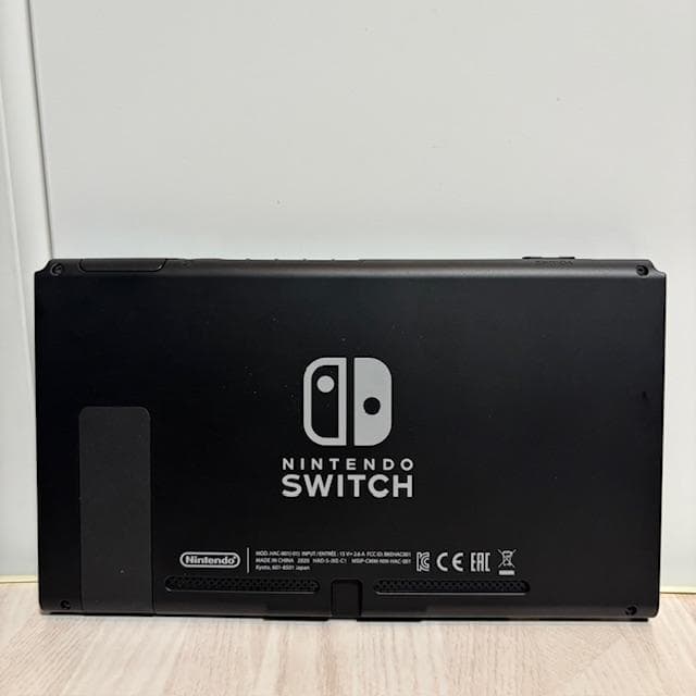 ★ジョイコンハンドルつき！『Nintendo Switch』本体（動作確認済み）