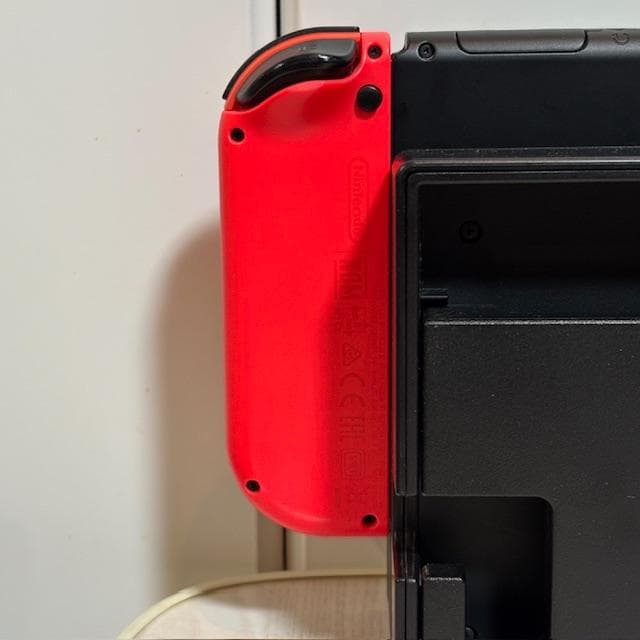 ★ジョイコンハンドルつき！『Nintendo Switch』本体（動作確認済み）