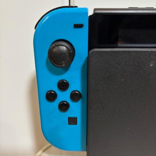 ★ジョイコンハンドルつき！『Nintendo Switch』本体（動作確認済み）