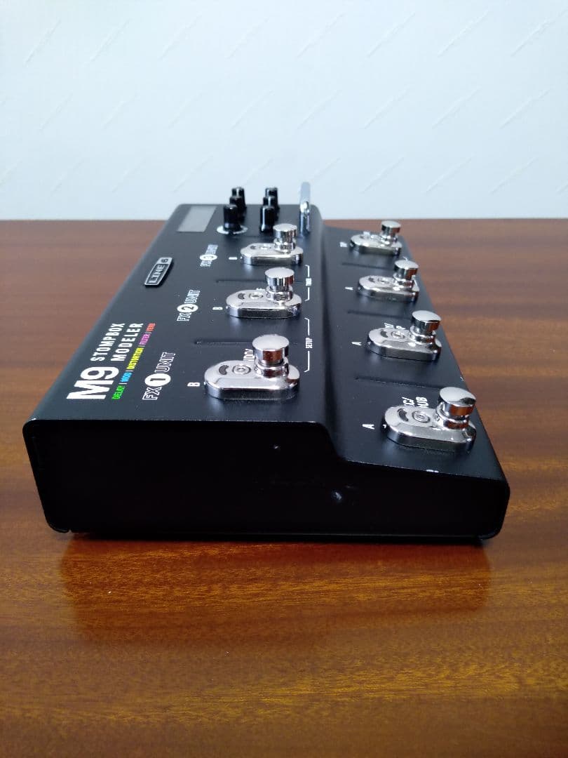 LINE6 M9 Stompbox Modeler (液晶難あり)