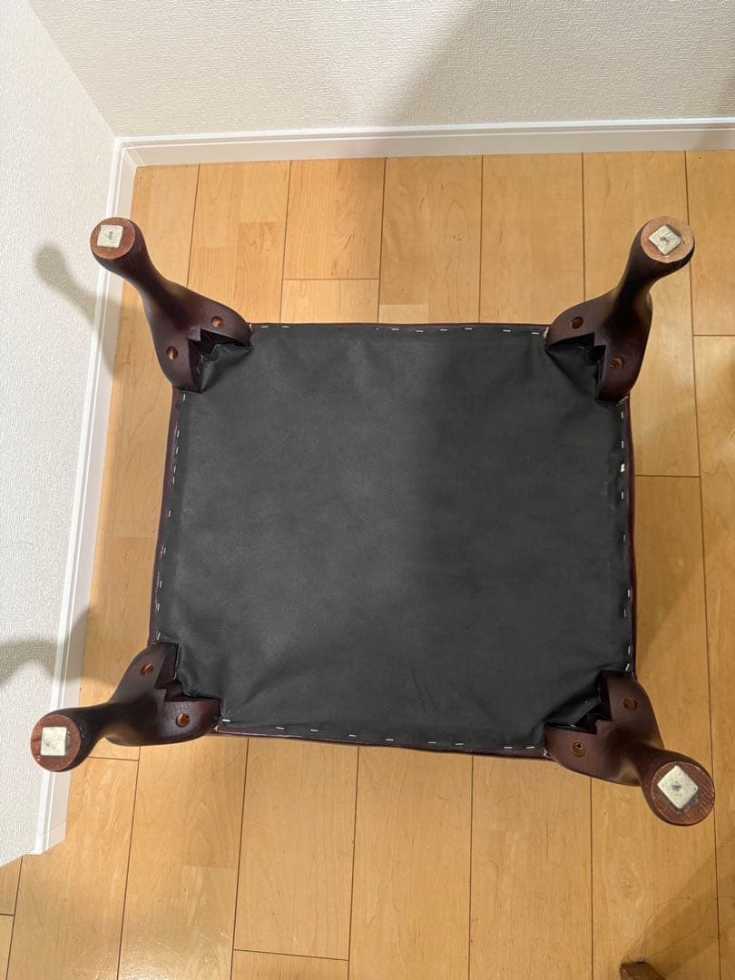 ディスティンクティブ・チェスターフィールド リーガル フットスツール