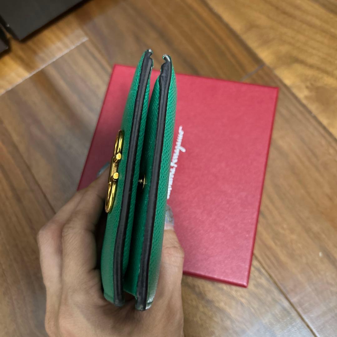はるSalvatore Ferragamo 二つ折り財布