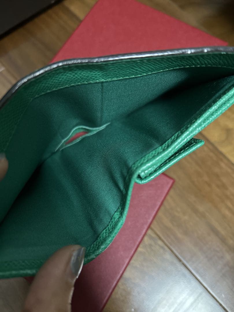 はるSalvatore Ferragamo 二つ折り財布