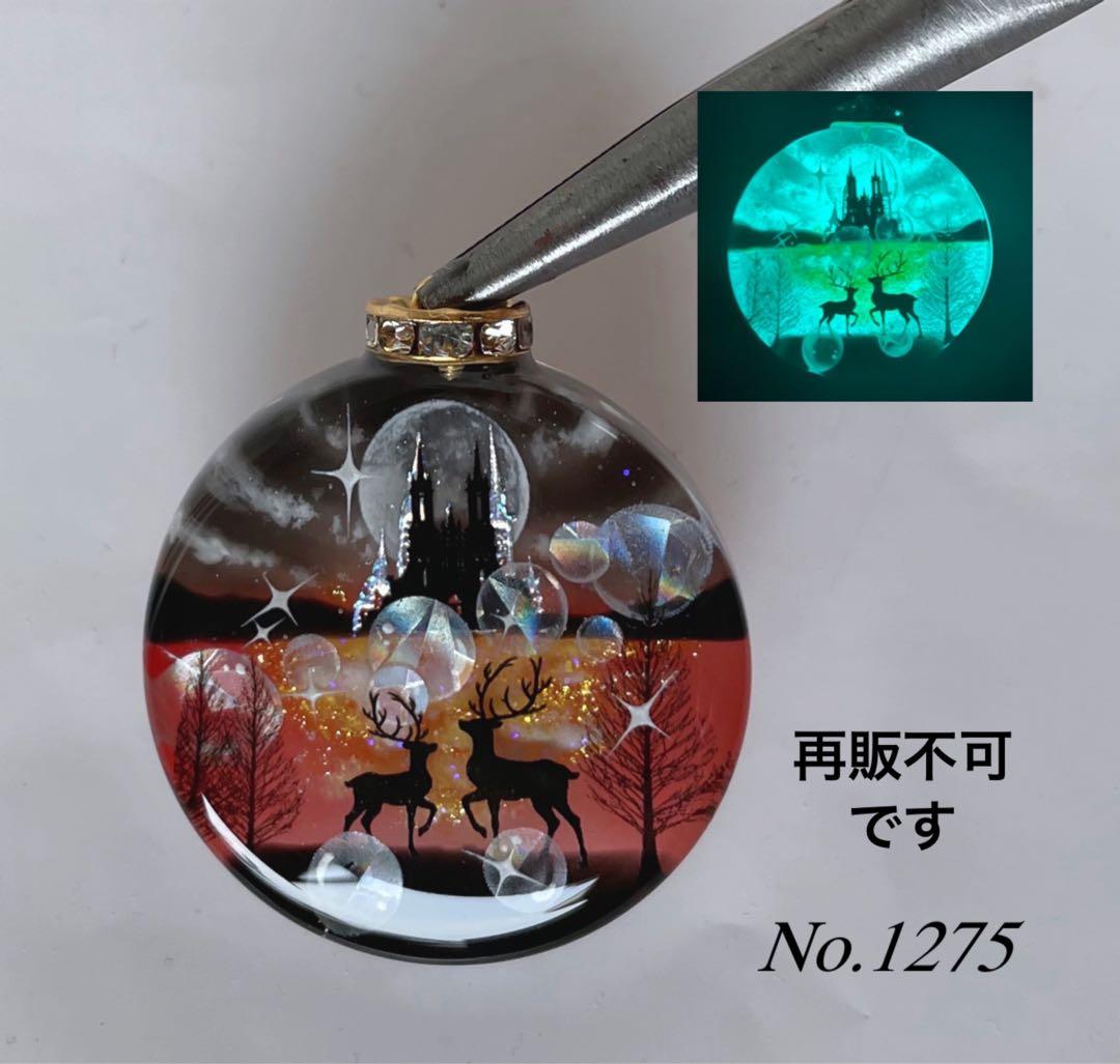 レジン/幻想のお城と親子鹿　蓄光　オルゴナイトネックレス