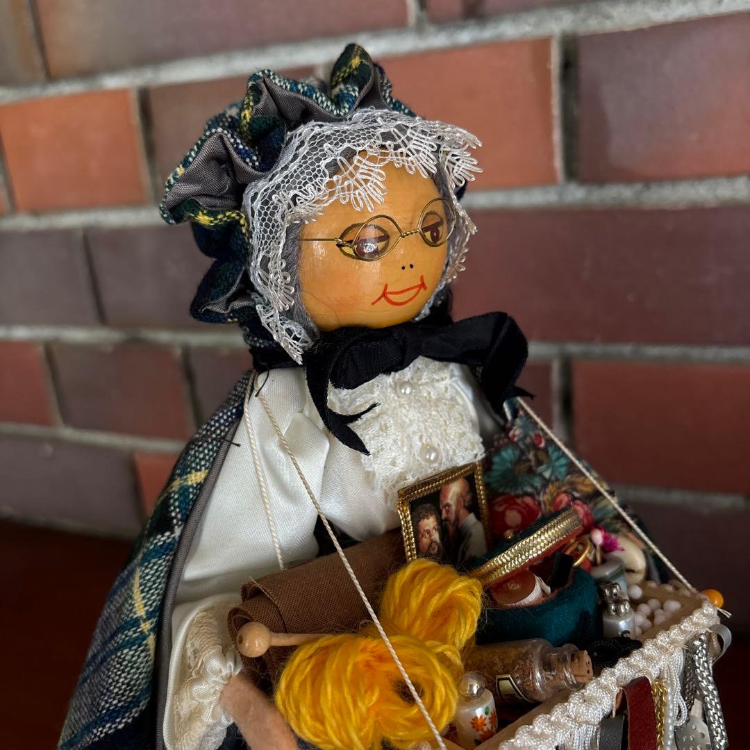 Granny Sweet Seller Doll 《ハンドクラフト屋さん》