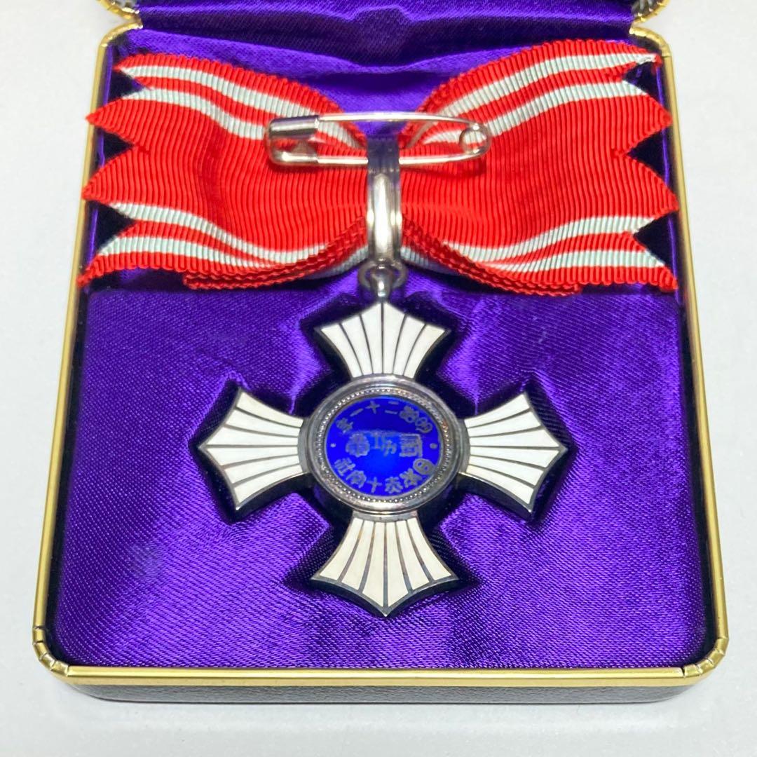 日本赤十字社 銀色有功章 バッジ 明治21年 勲章 徽章 胸章 記章 メダル