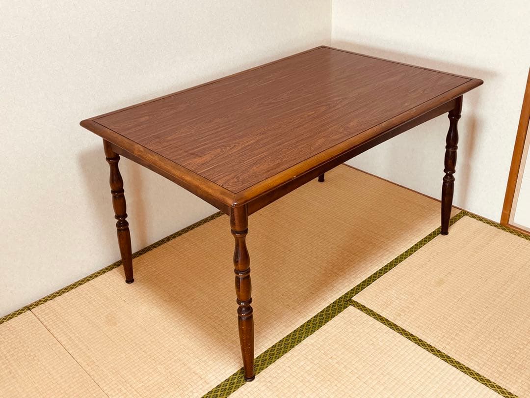 キツツキマーク 飛騨産業　レトロでアンティークなテーブル