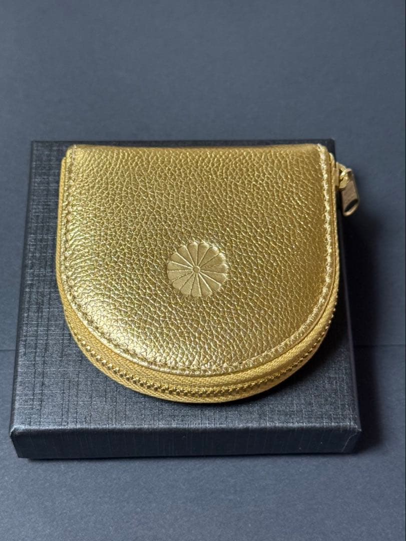 皇居 ケース 馬蹄型　ゴールド小銭入れ